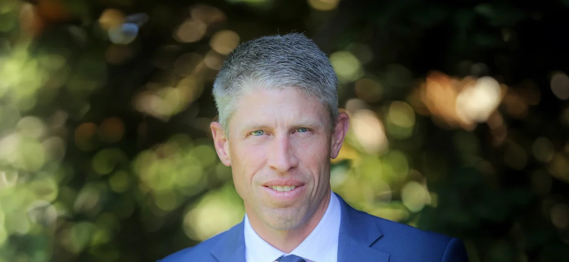 darren_hulst-natural-bg-thumb-1536x1536