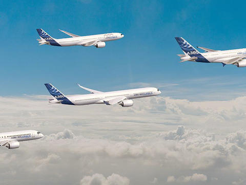airbus_passenger_aircraft_family_a220_a330_a350_a380_0